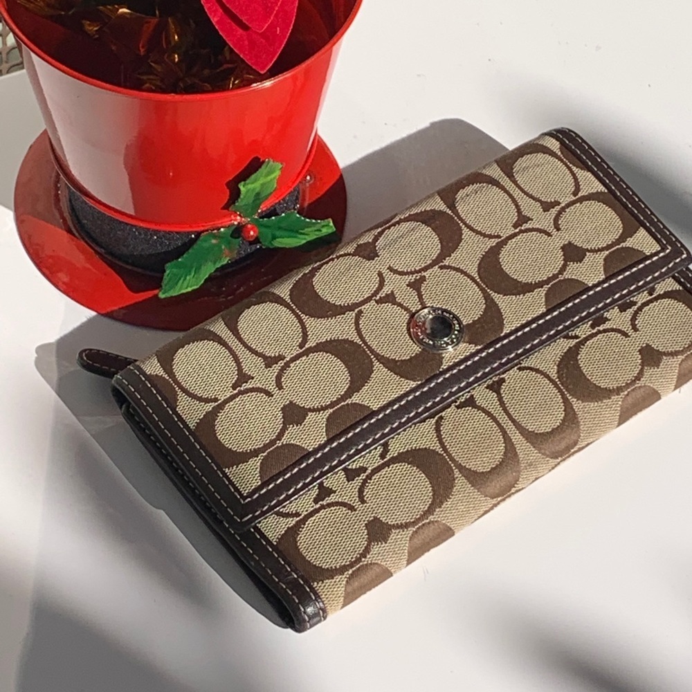 AUTHENTIC Coach Wallet 💋​